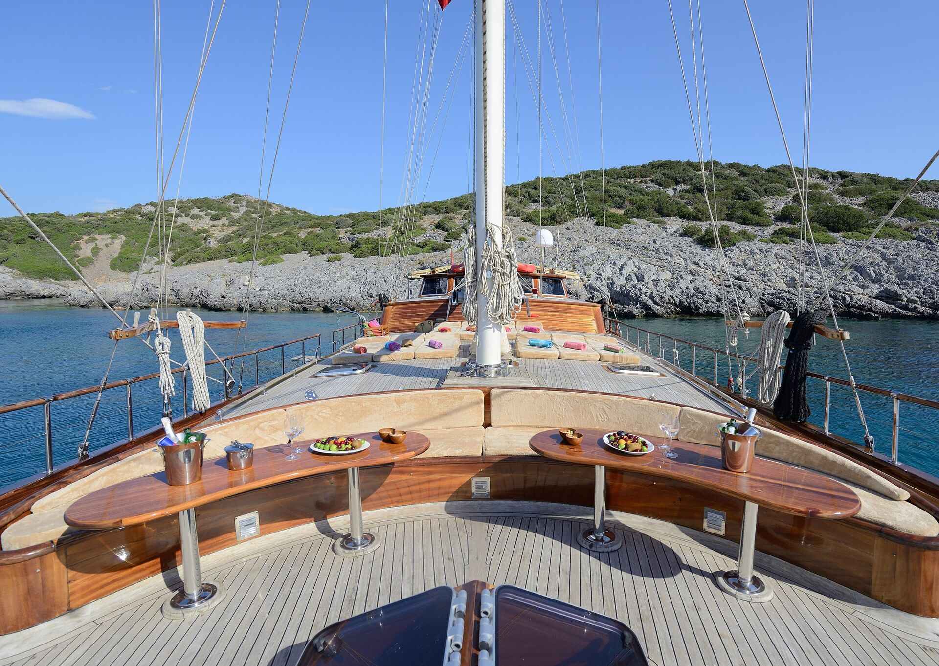 Yacht exterior image