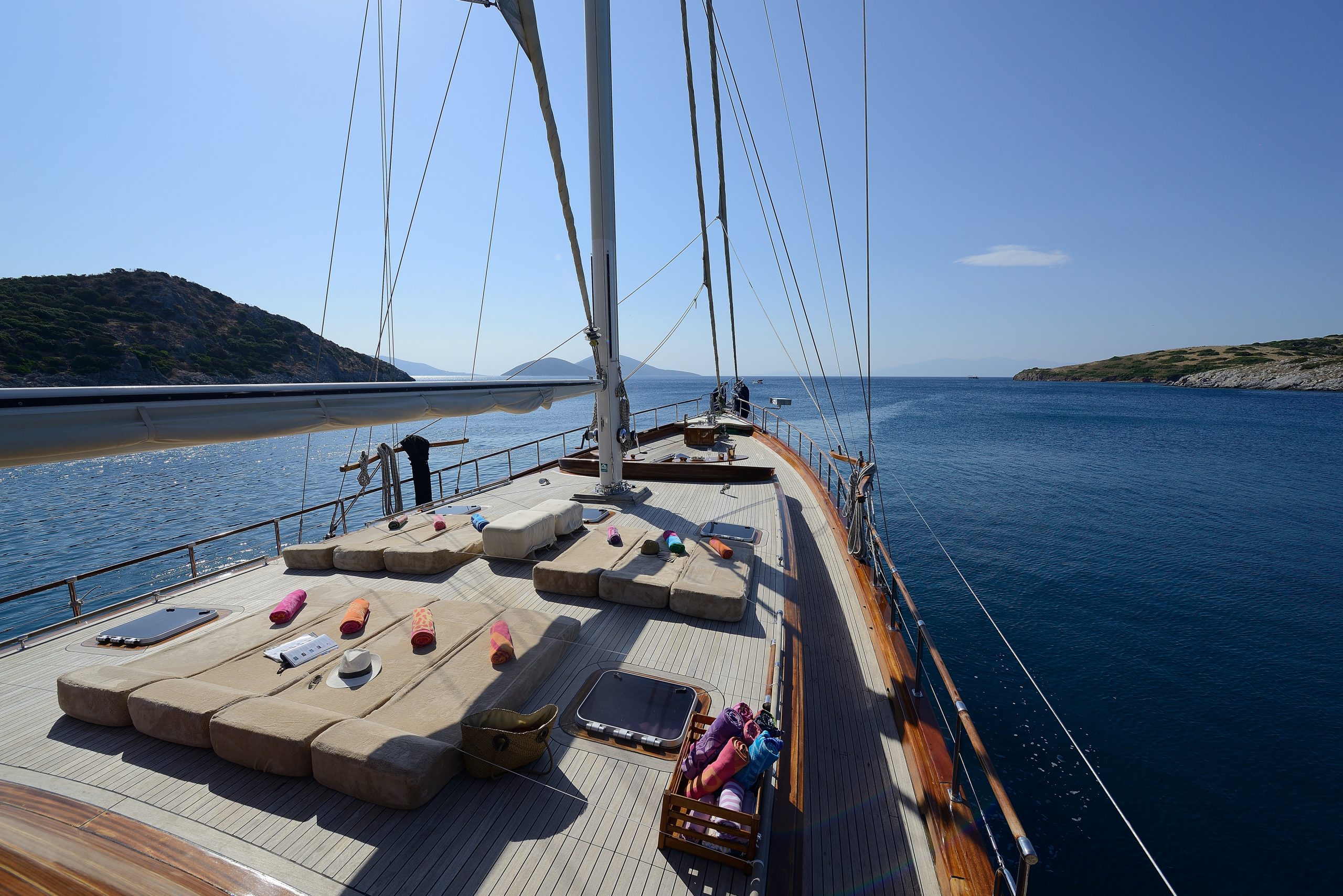 Yacht exterior image