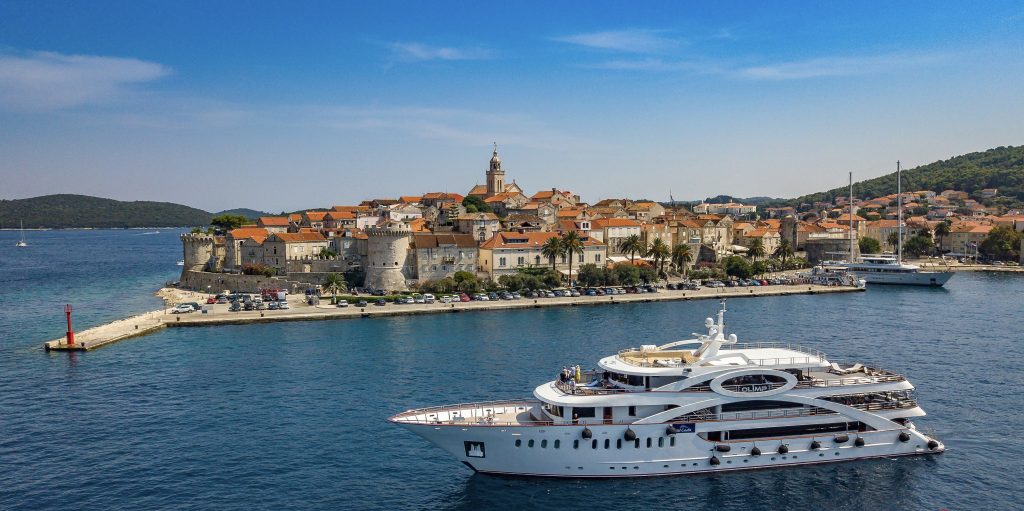 Yacht exterior image