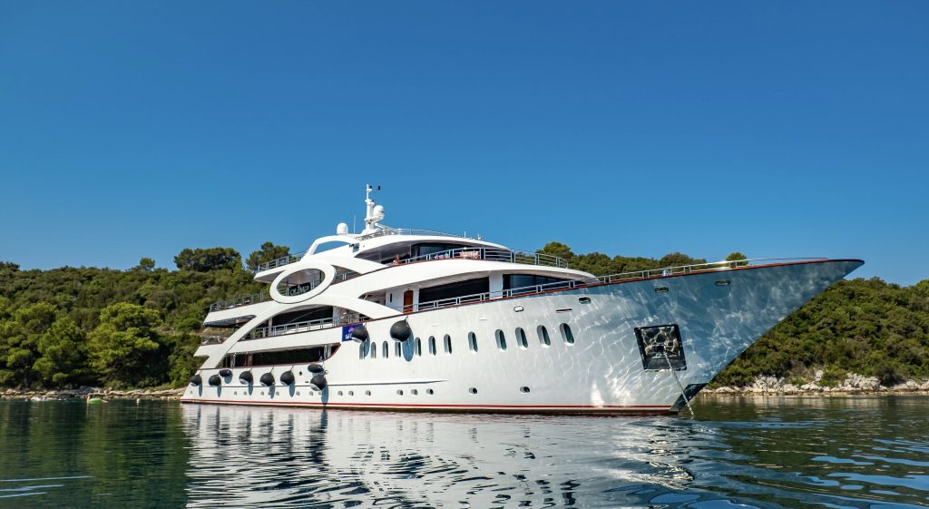 Yacht exterior image