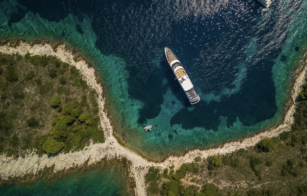 Yacht exterior image