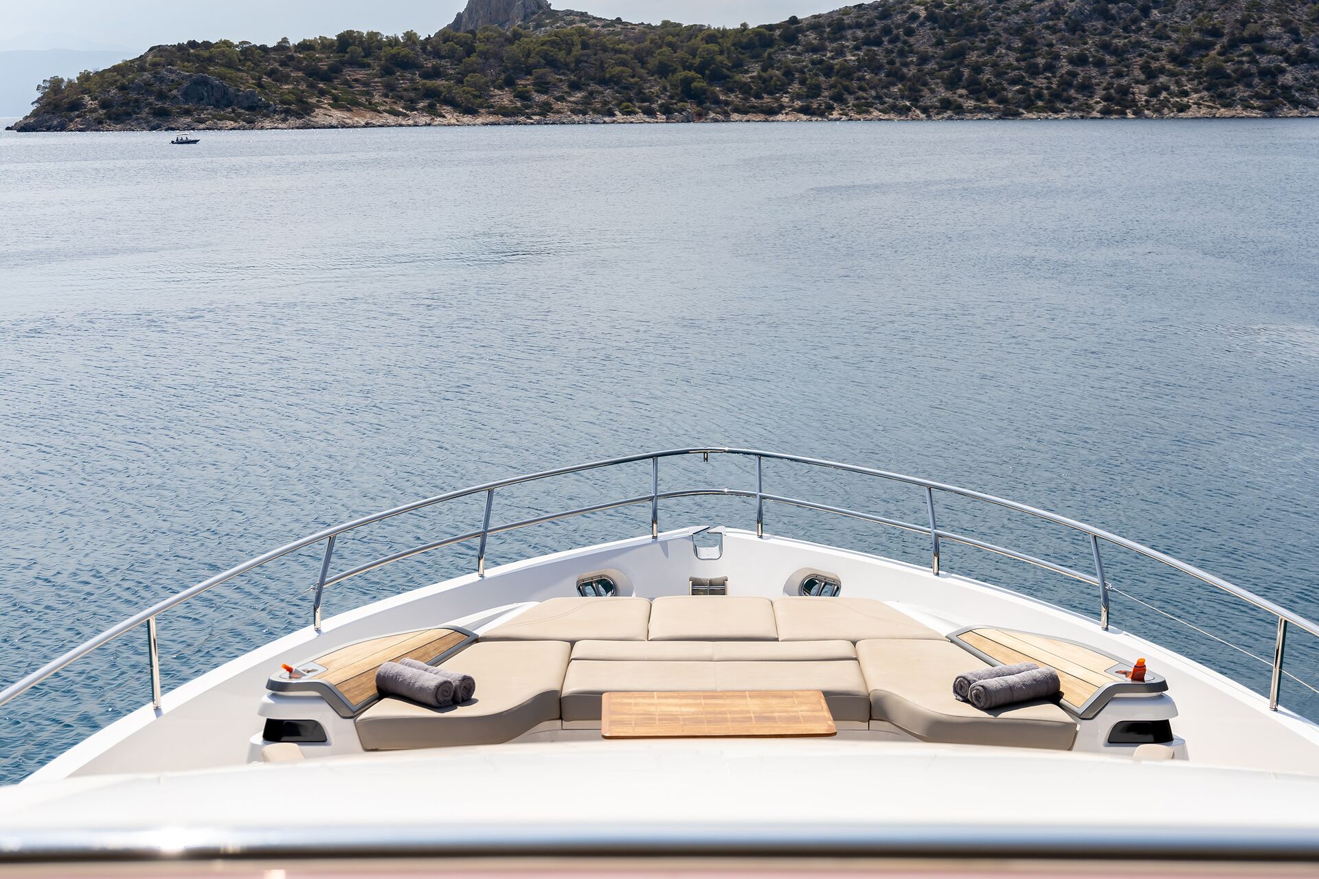 Yacht exterior image