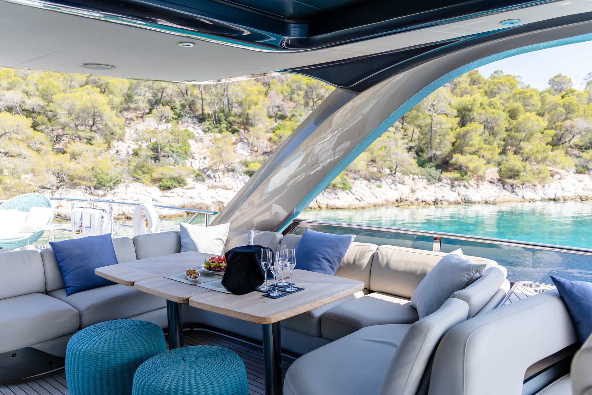 Yacht exterior image