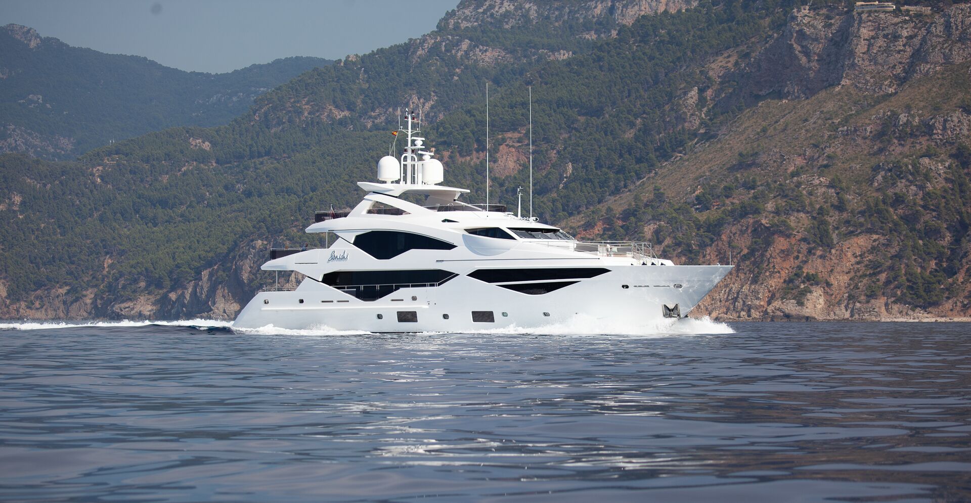 Yacht exterior image