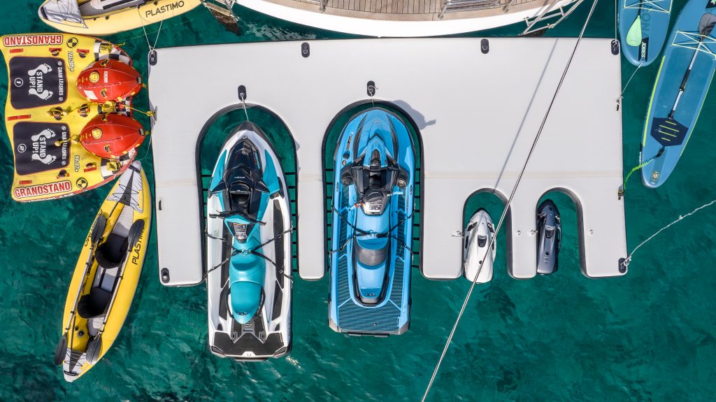 Yacht exterior image