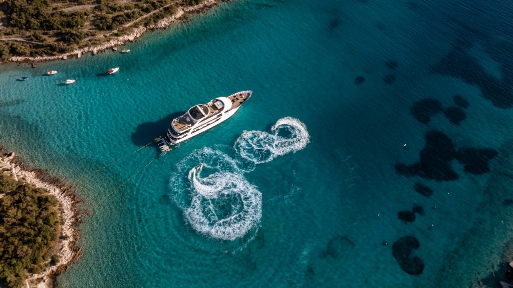 Yacht exterior image