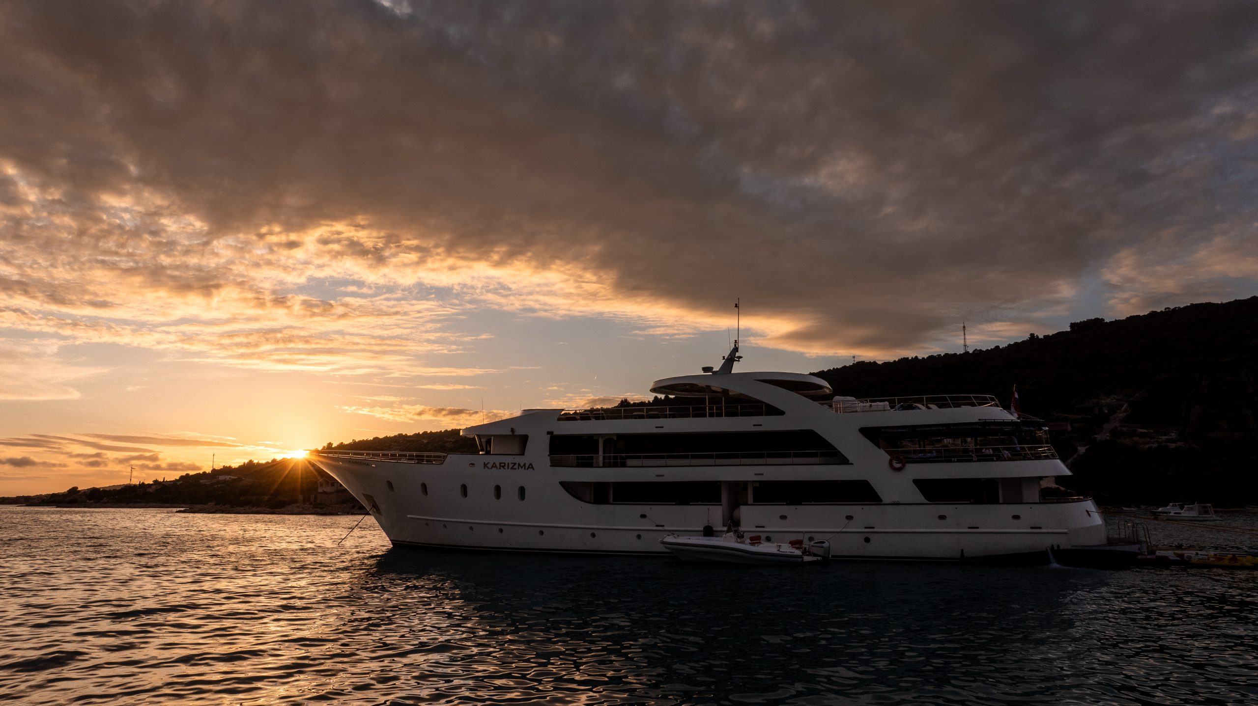 Yacht exterior image
