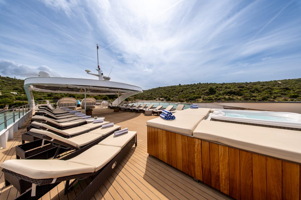 Yacht exterior image