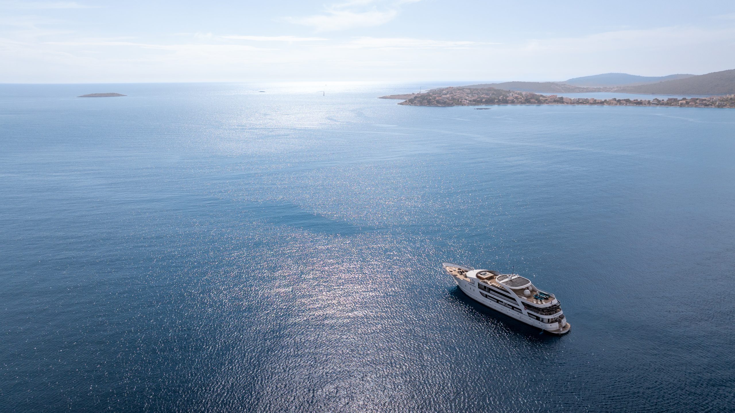 Yacht exterior image