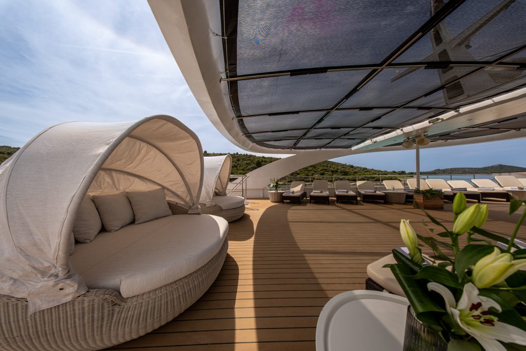 Yacht exterior image