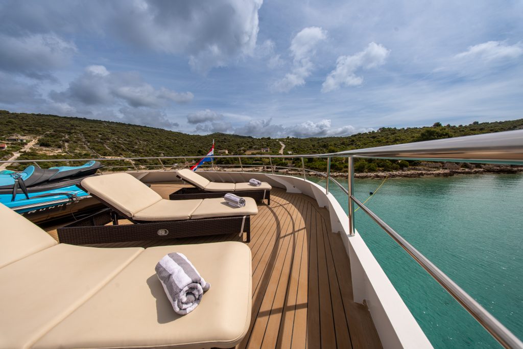 Yacht exterior image