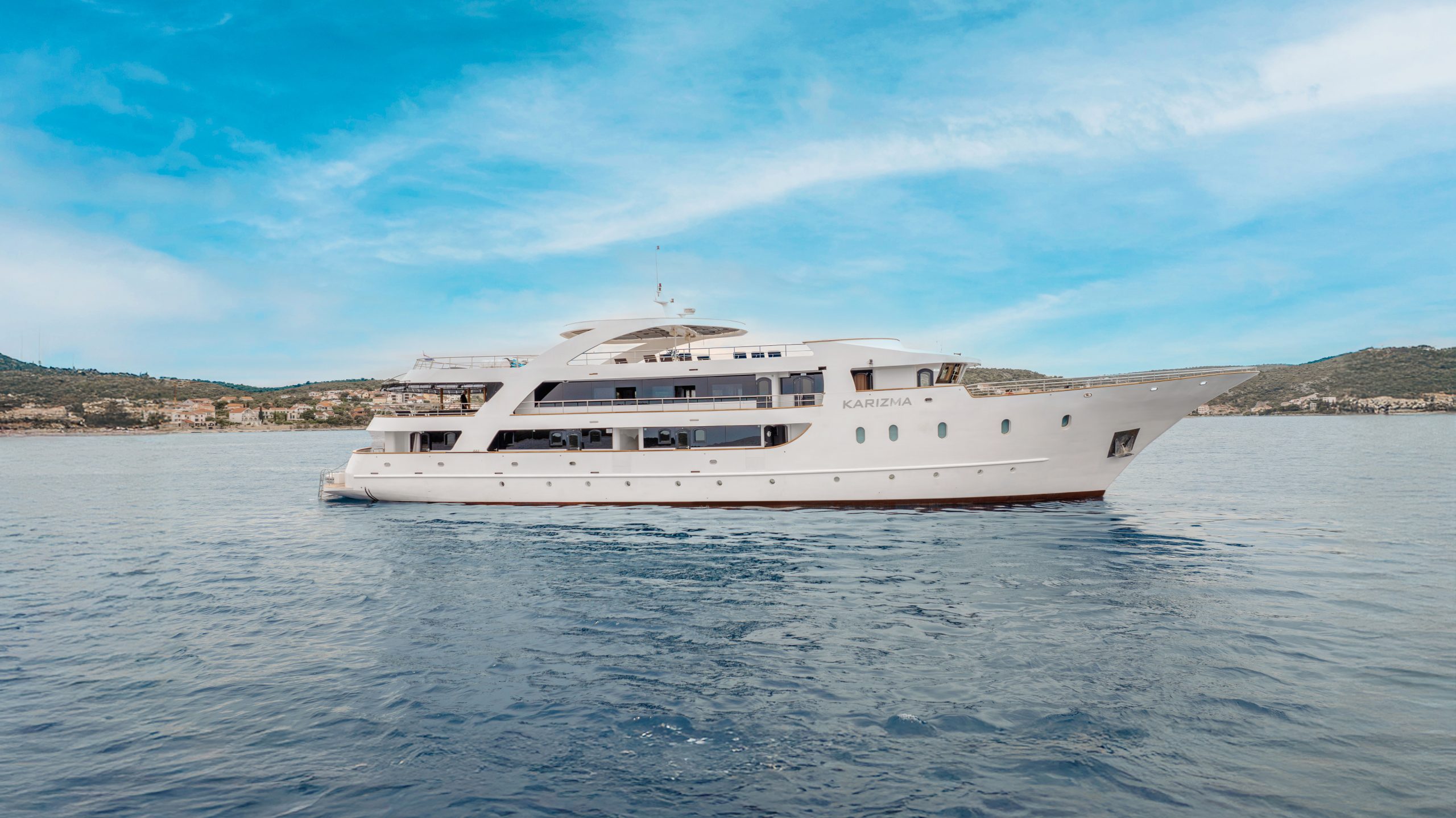 Yacht exterior image