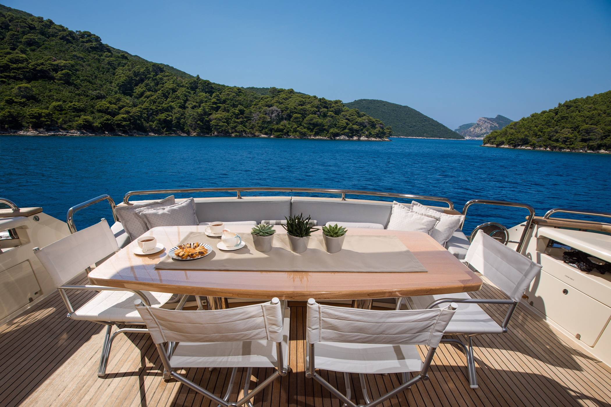 Yacht exterior image