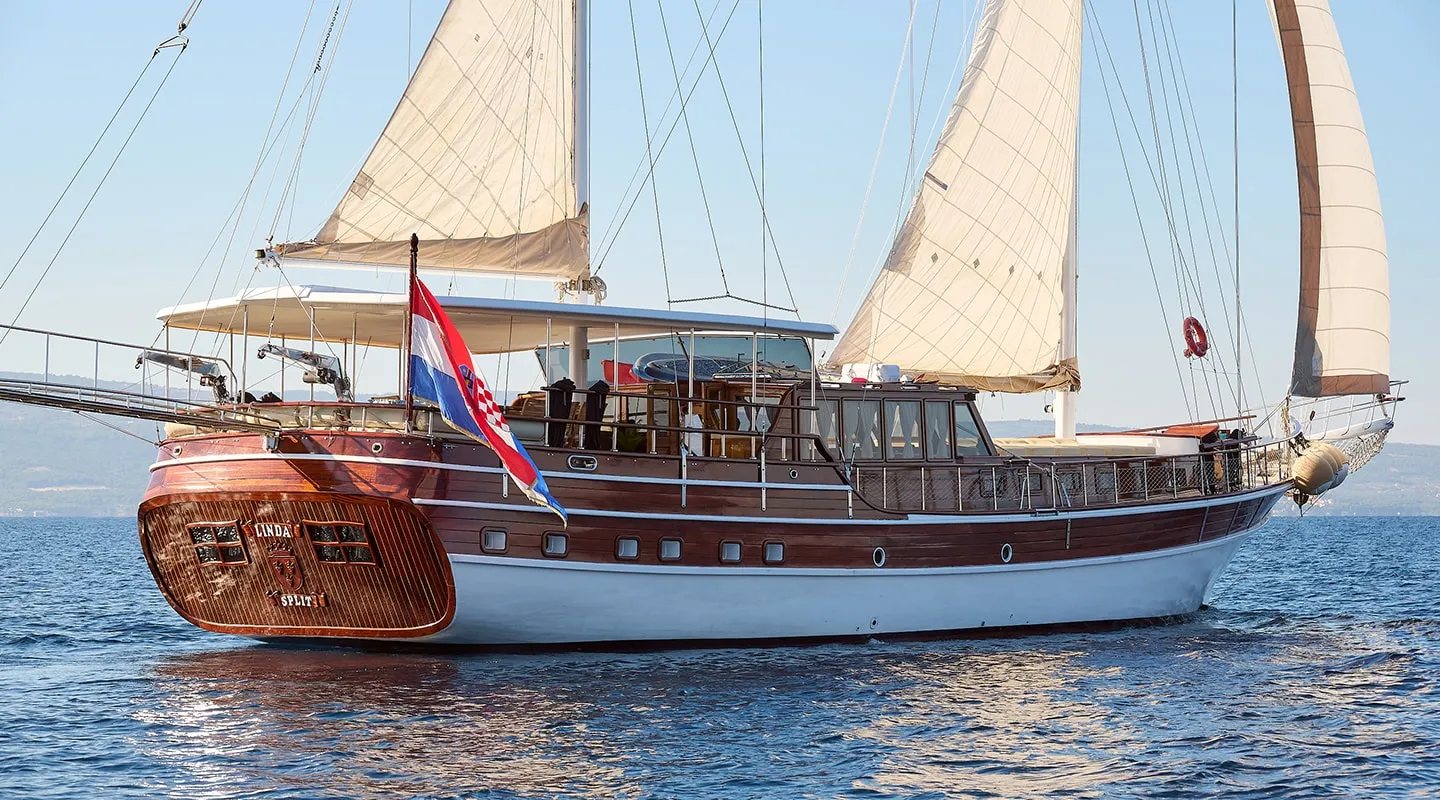 Yacht exterior image