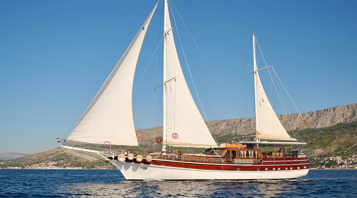 Yacht exterior image