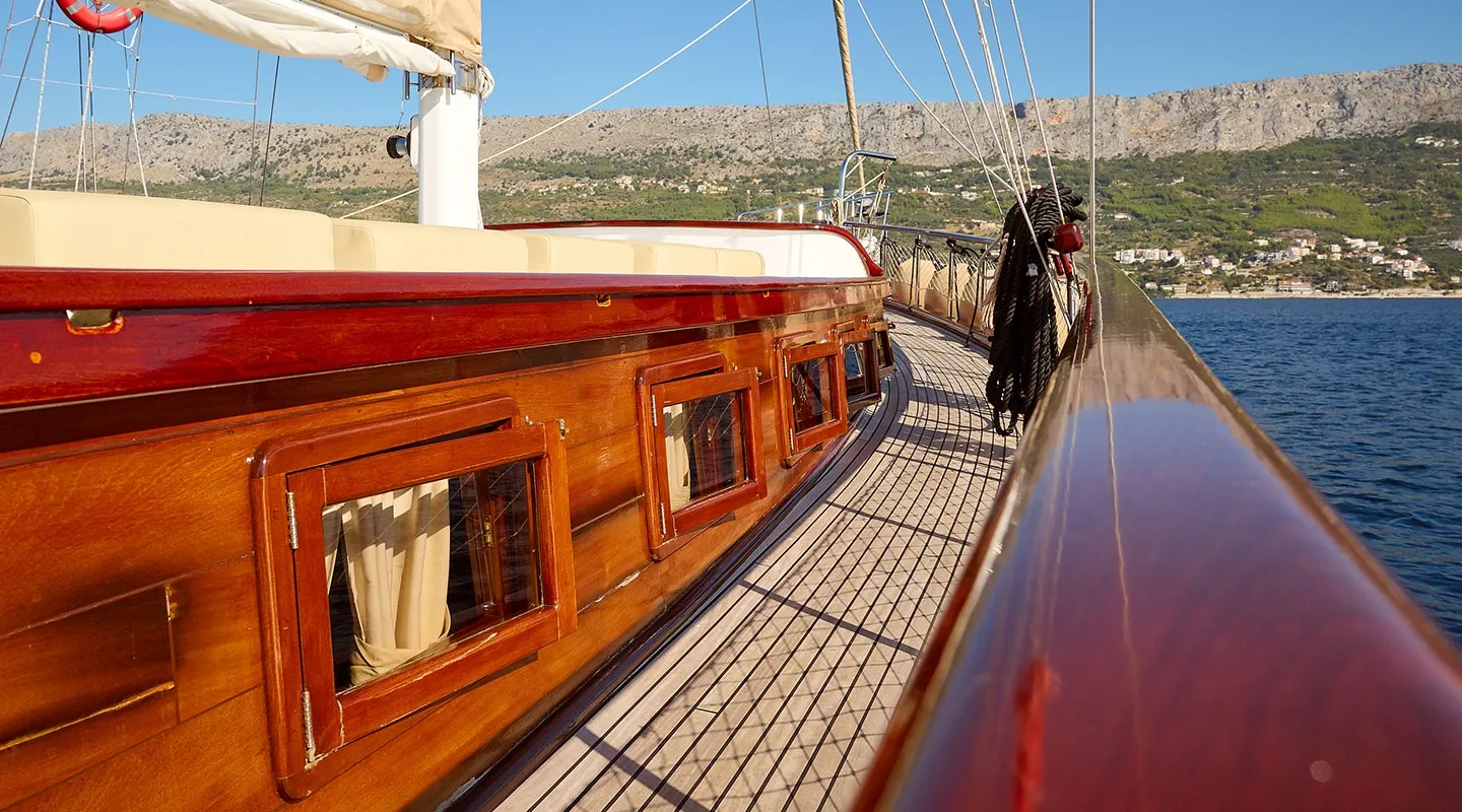 Yacht exterior image