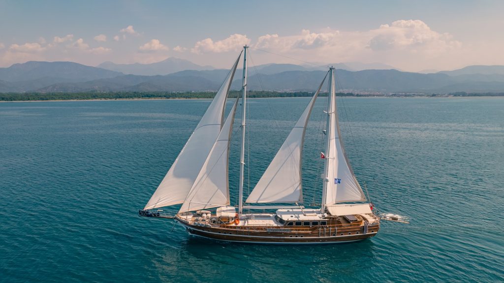 Yacht exterior image