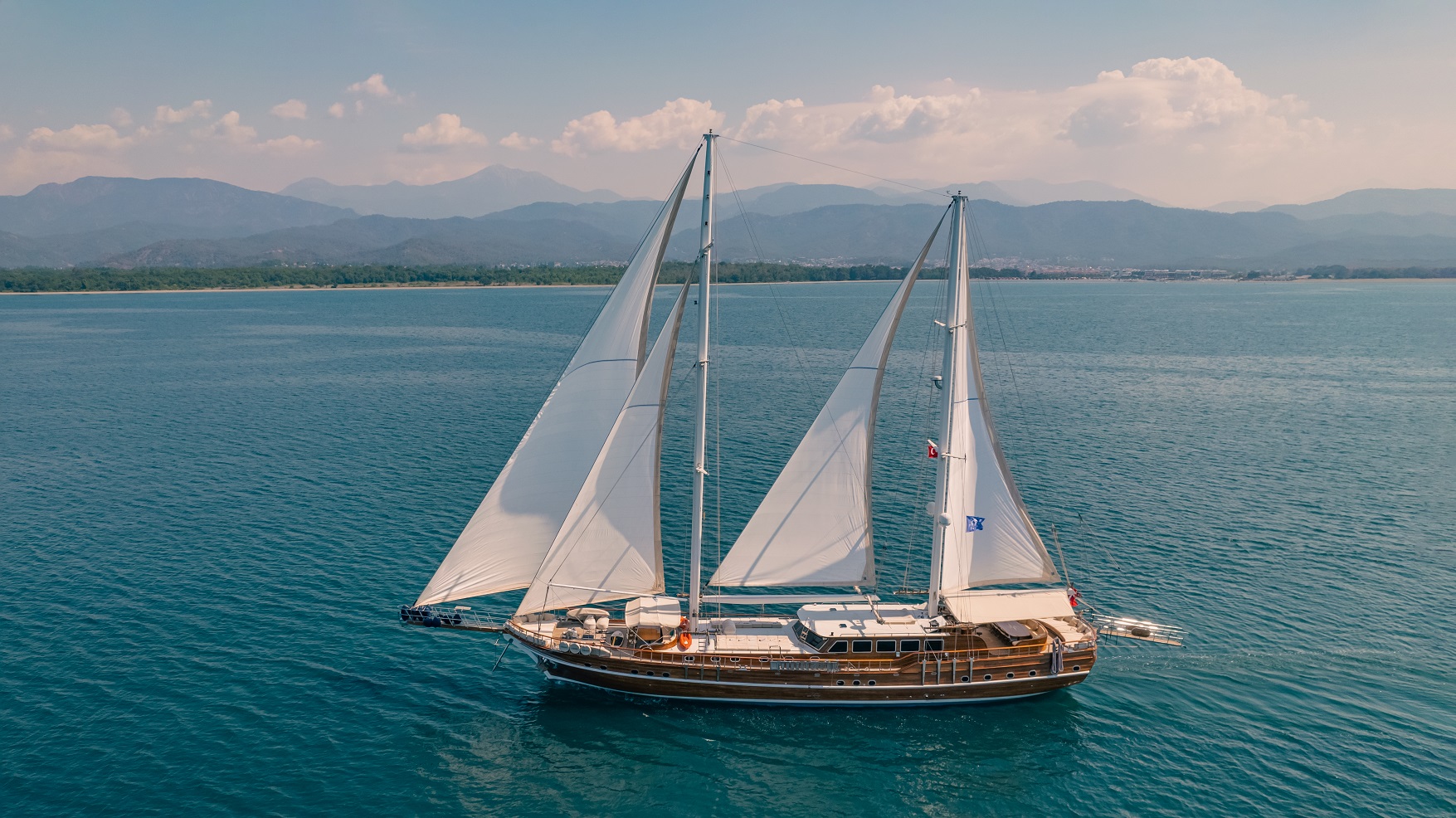 Yacht exterior image