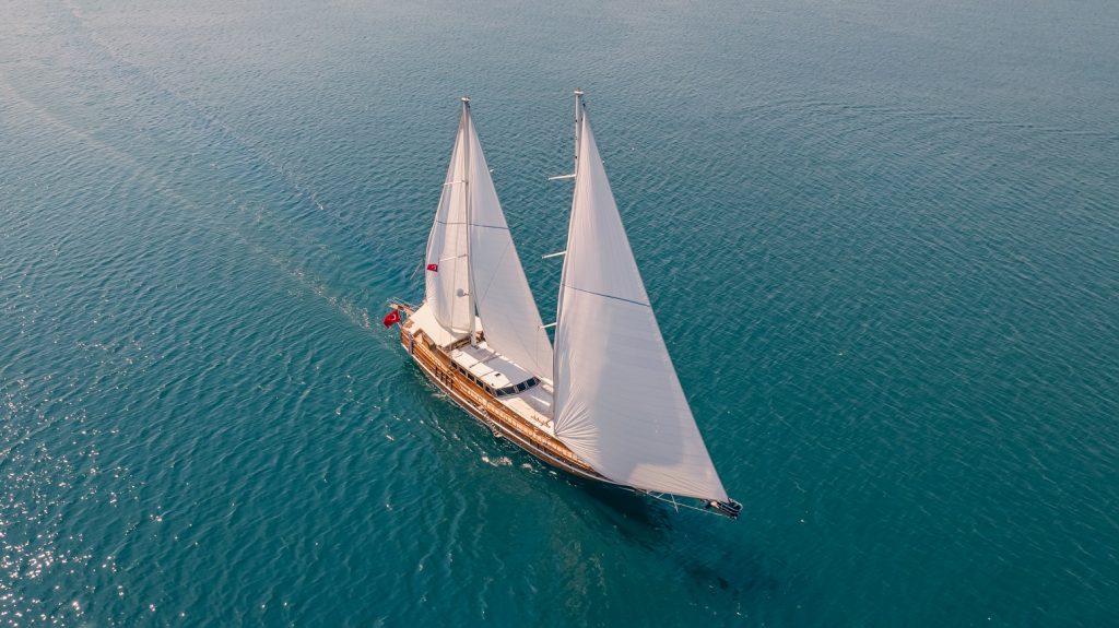 Yacht exterior image