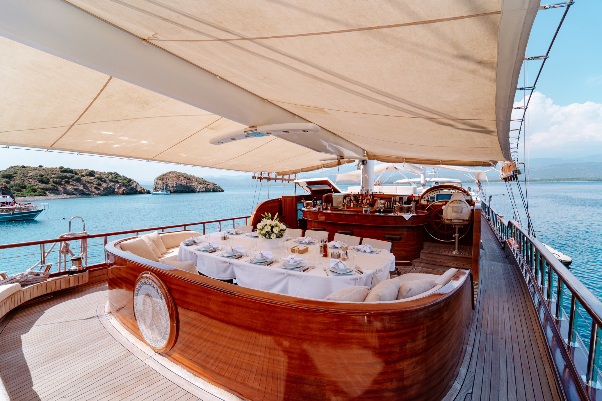Yacht exterior image