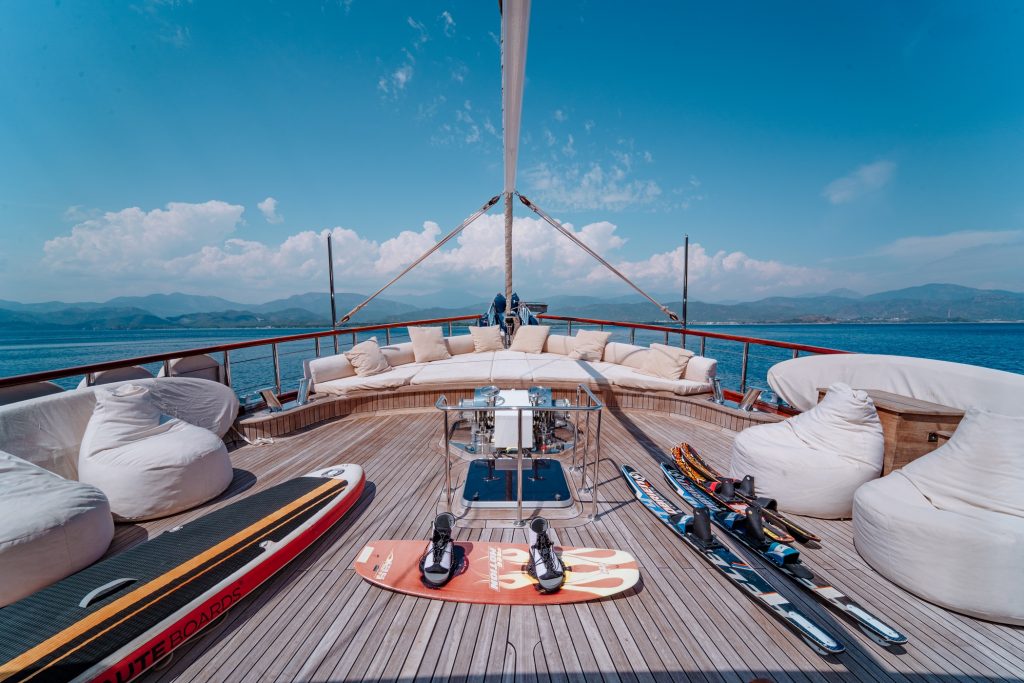 Yacht exterior image