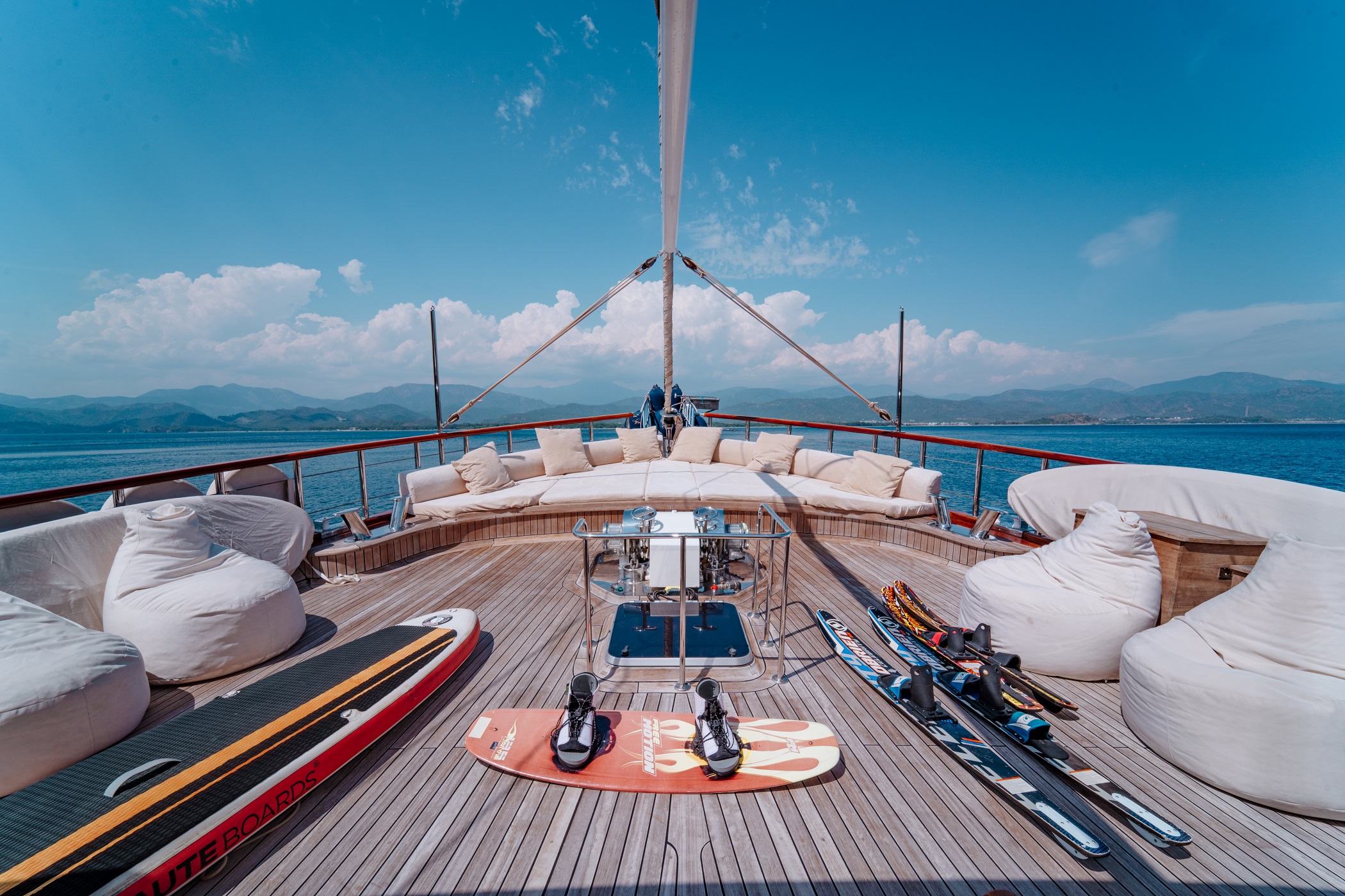 Yacht exterior image