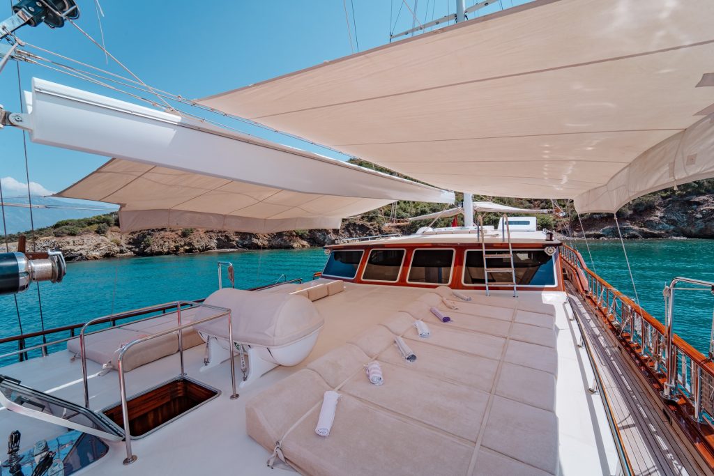 Yacht exterior image