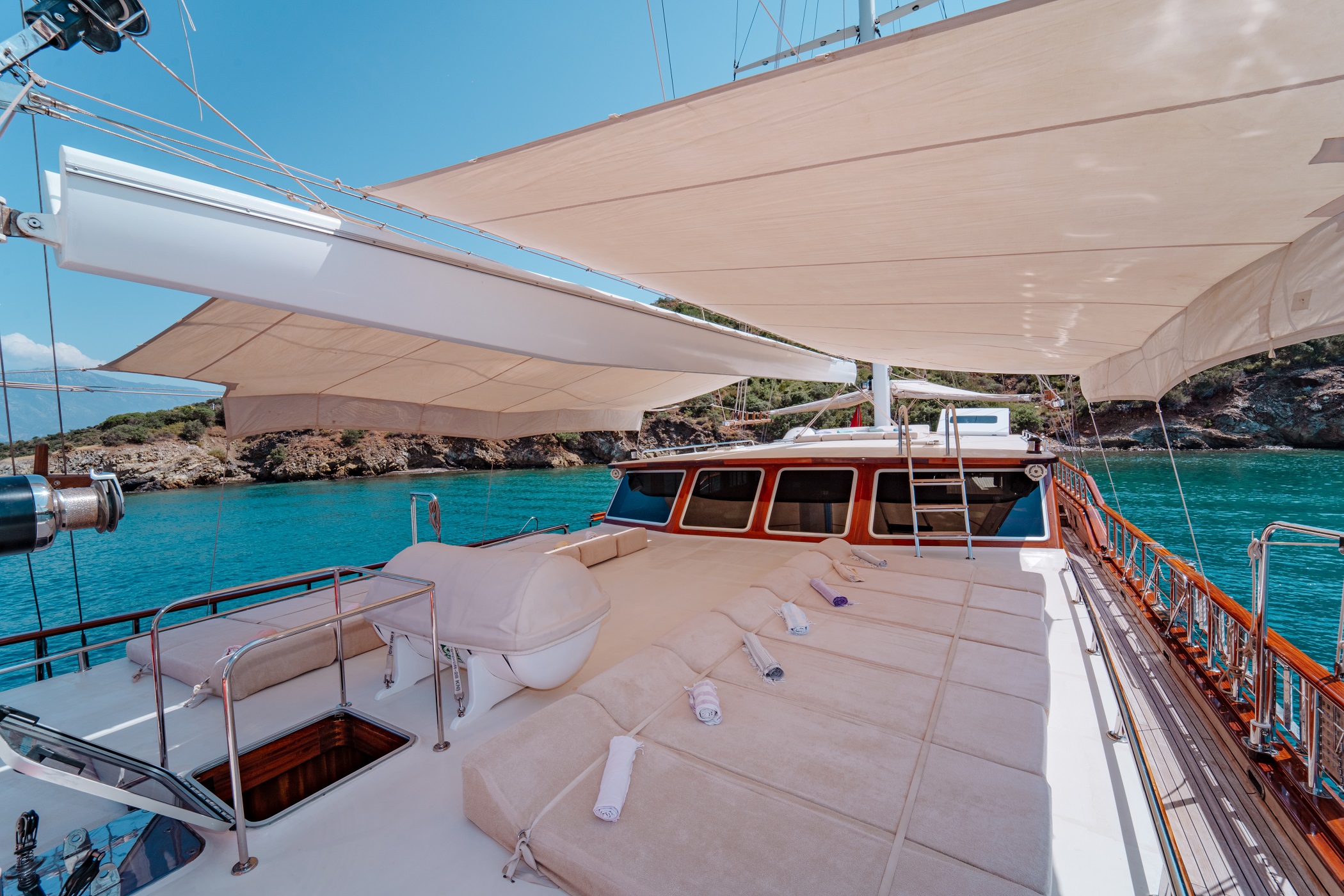 Yacht exterior image