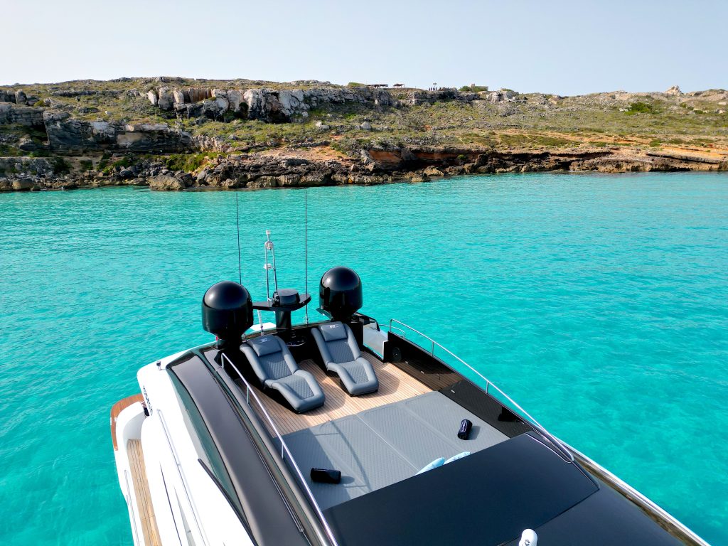 Yacht exterior image