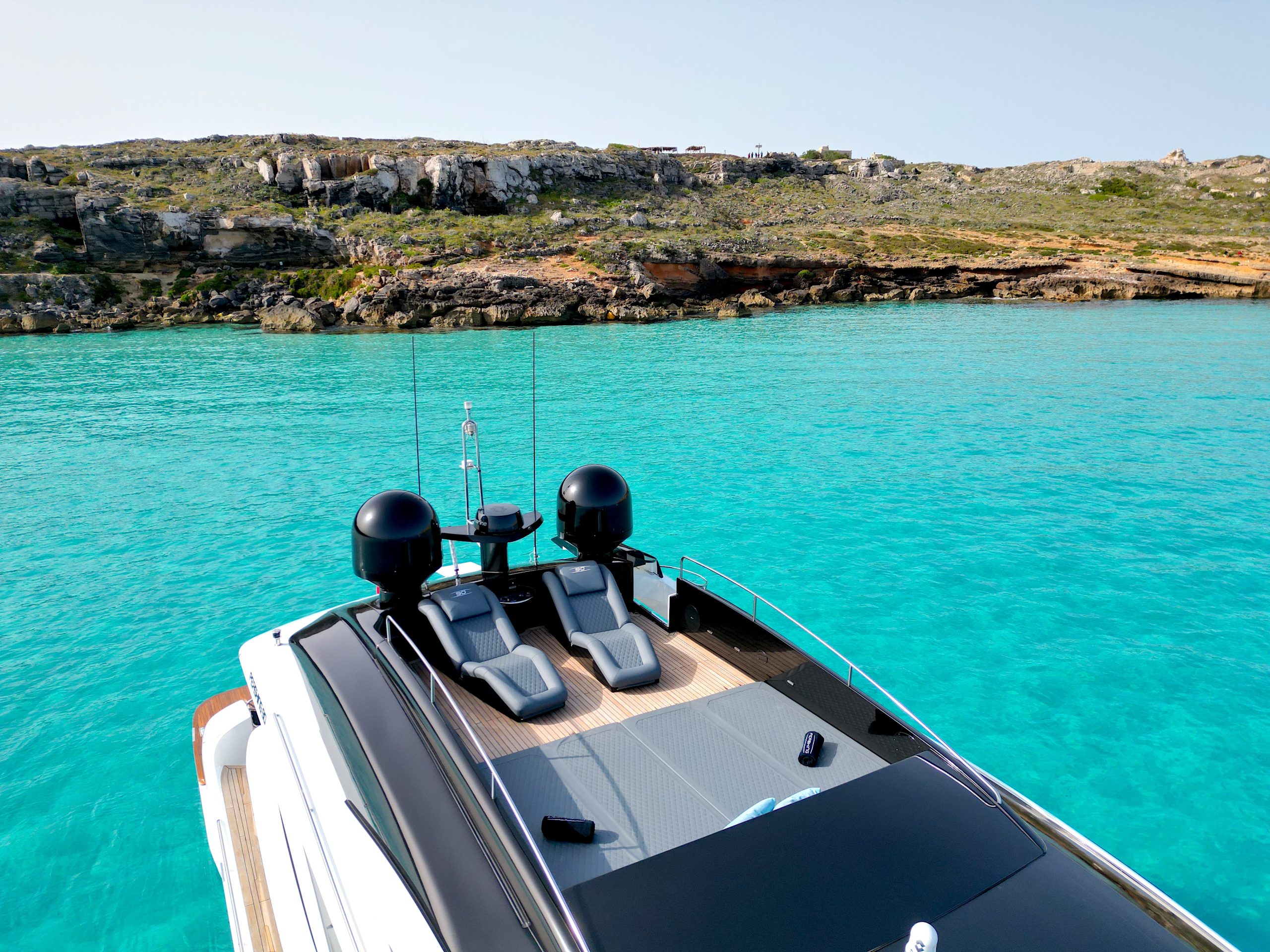 Yacht exterior image