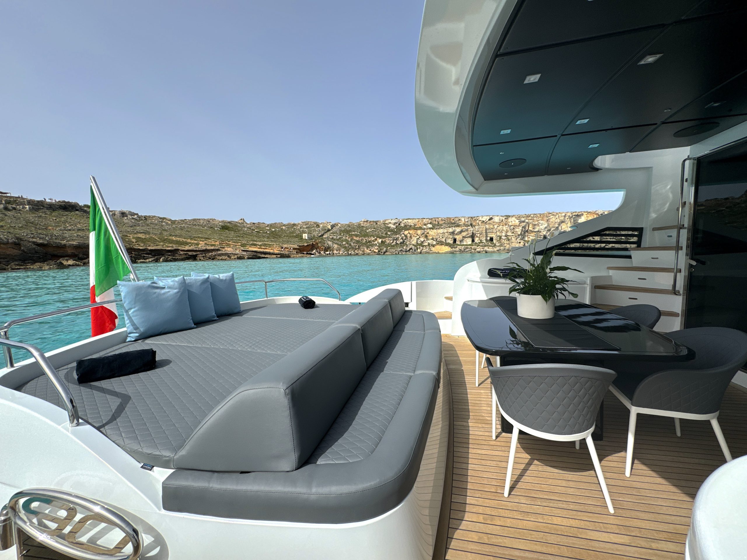Yacht exterior image