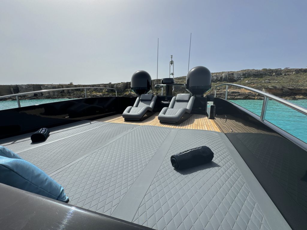 Yacht exterior image