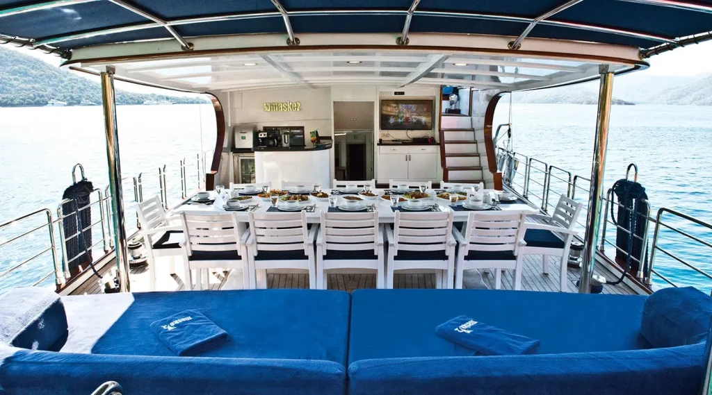 Yacht exterior image