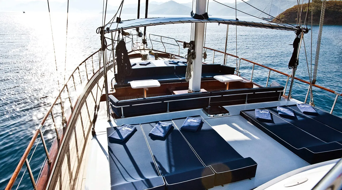 Yacht exterior image