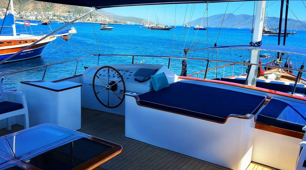 Yacht exterior image