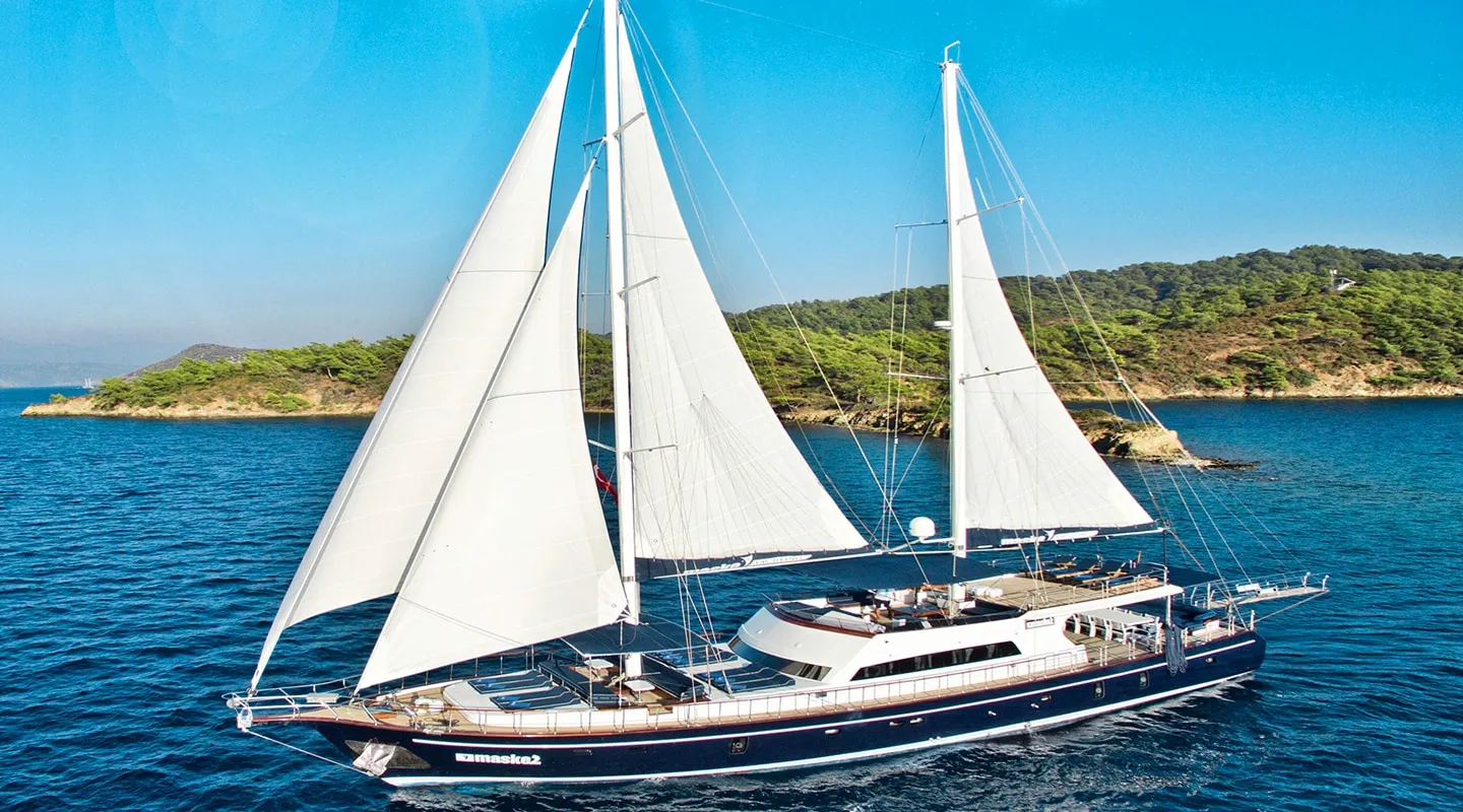 Yacht exterior image