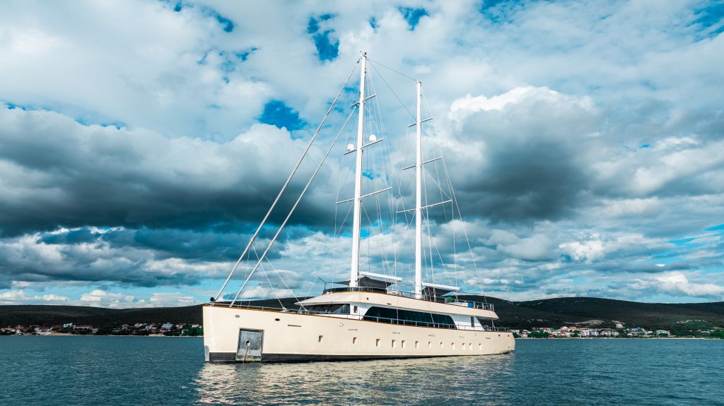 Yacht exterior image