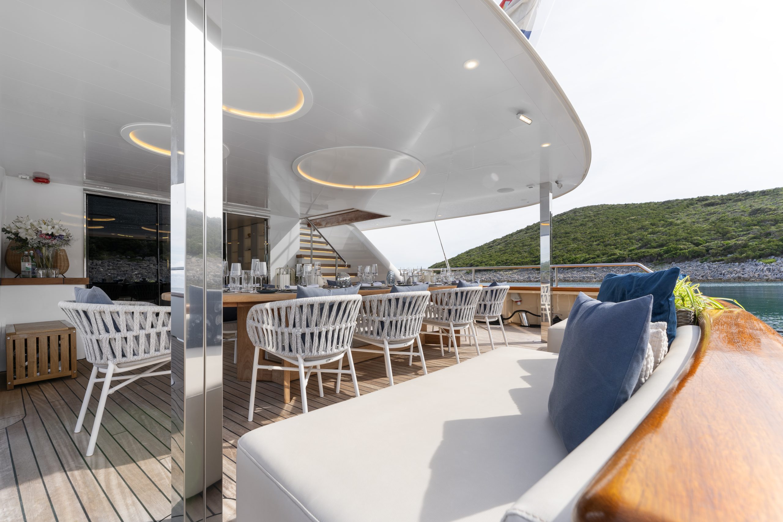 Yacht exterior image