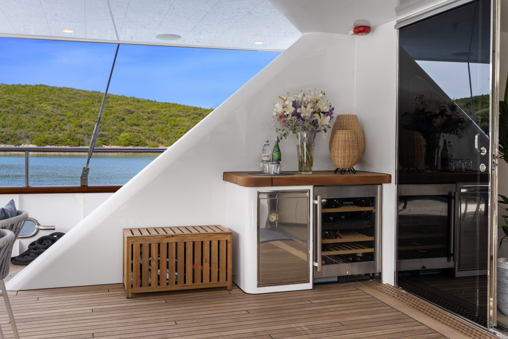 Yacht exterior image