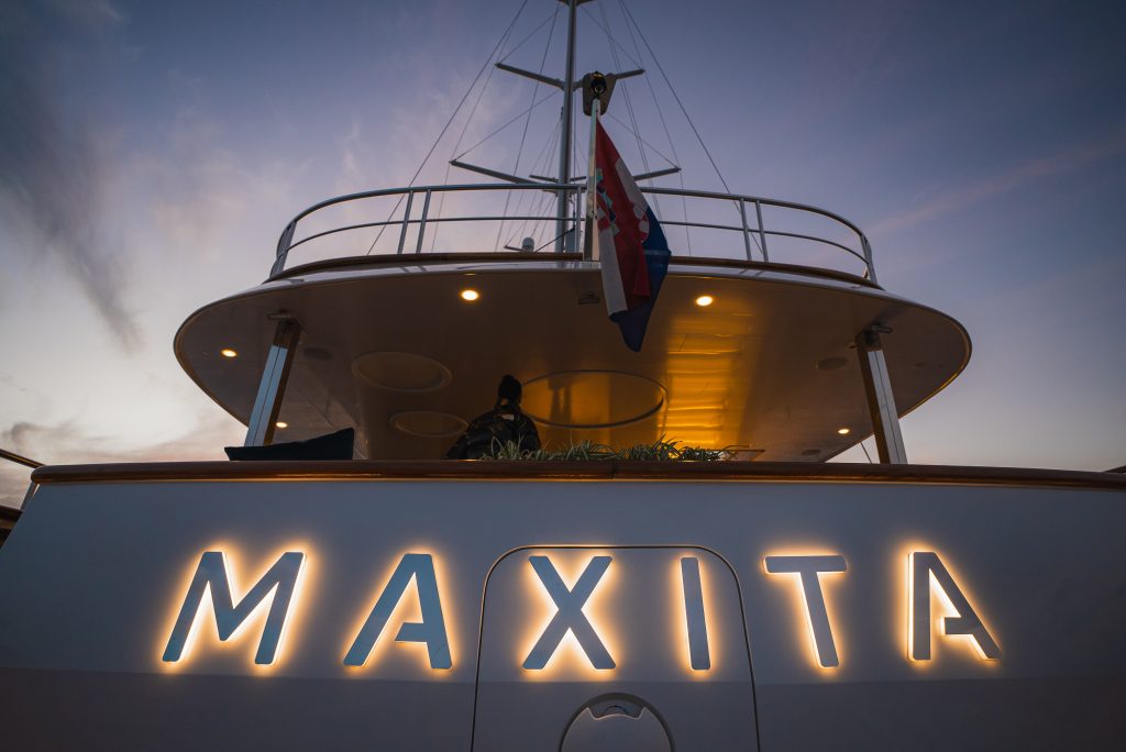 Yacht exterior image