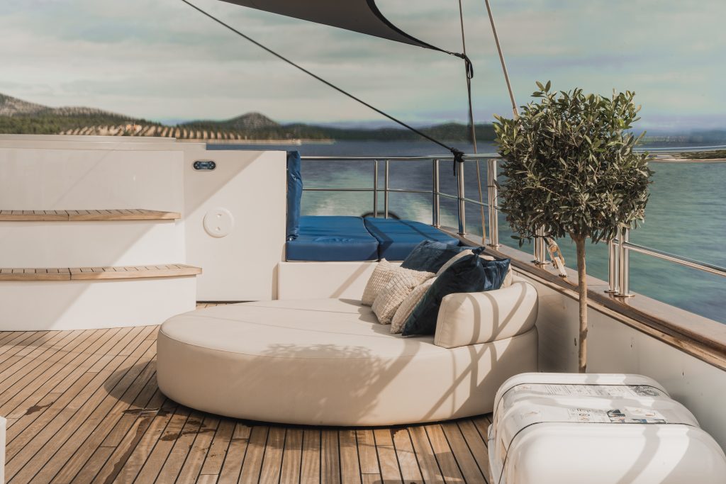 Yacht exterior image