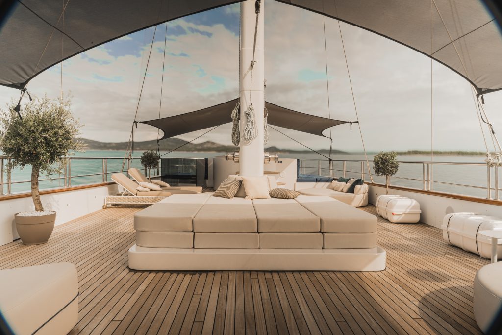 Yacht exterior image