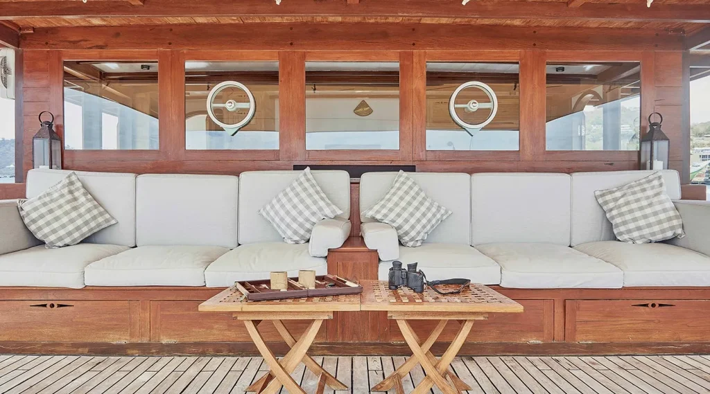 Yacht exterior image