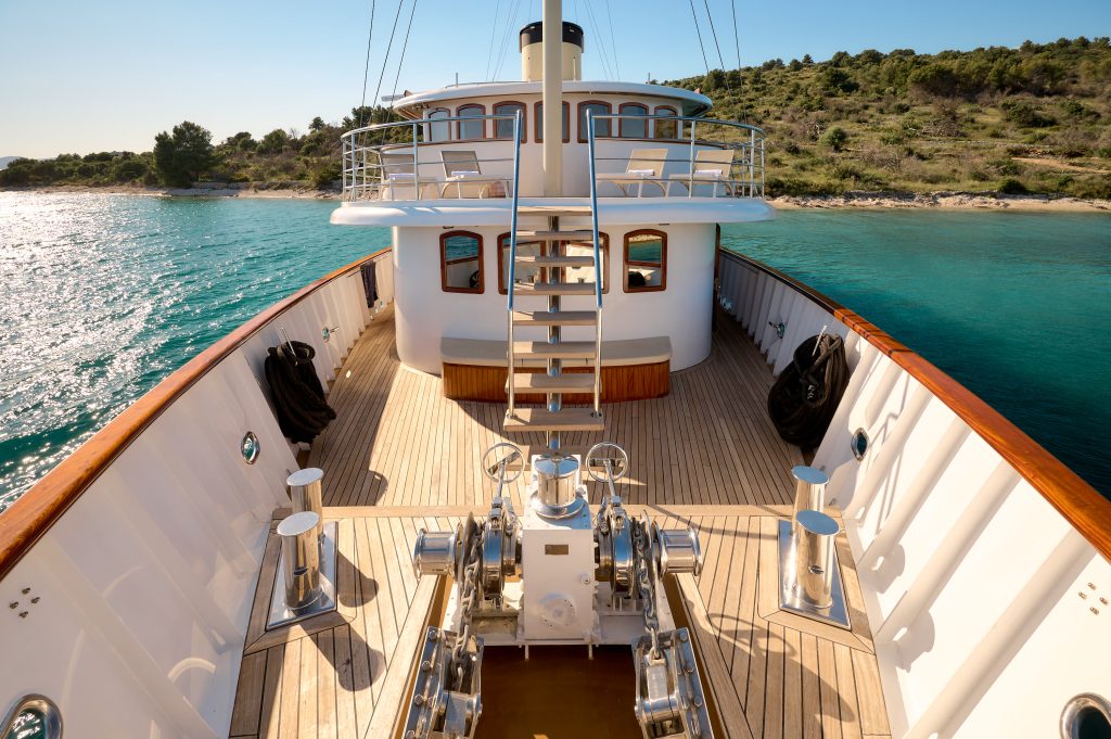 Yacht exterior image