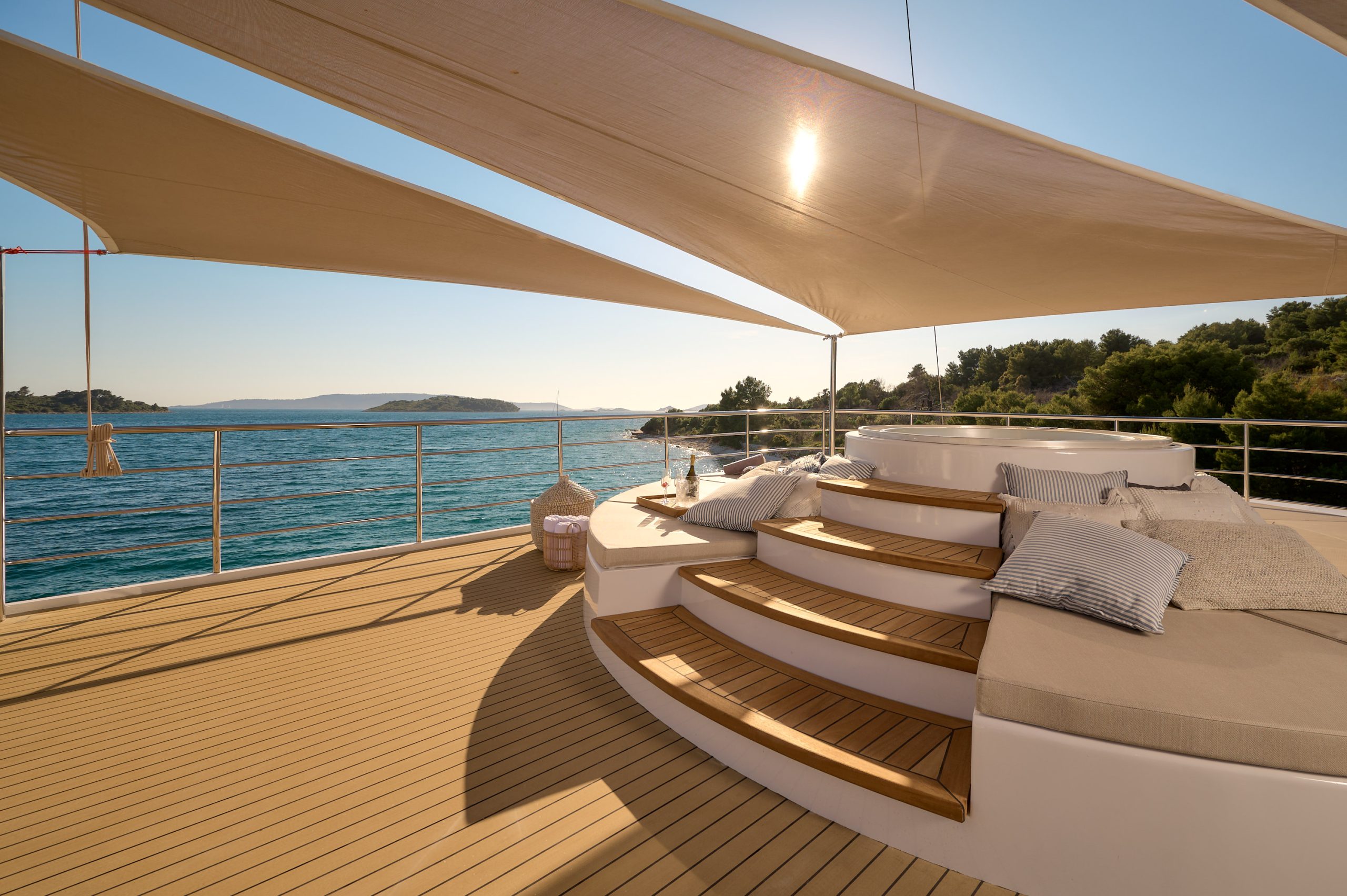 Yacht exterior image
