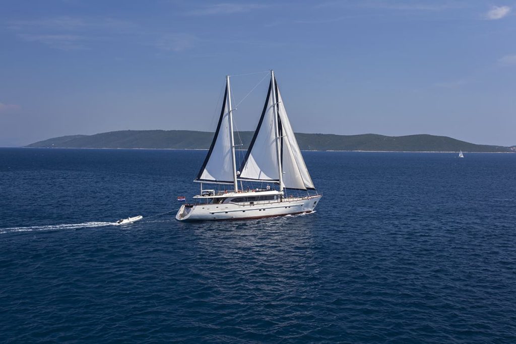 Yacht exterior image