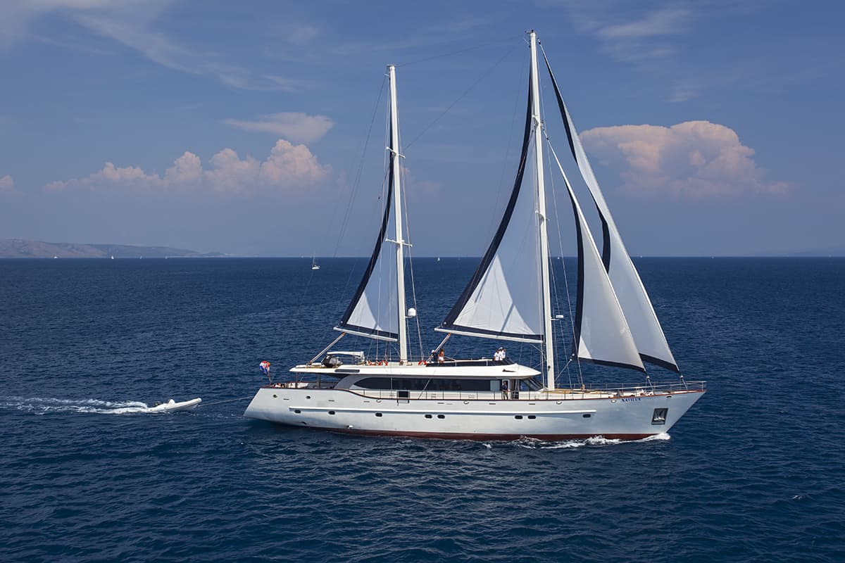 Yacht exterior image
