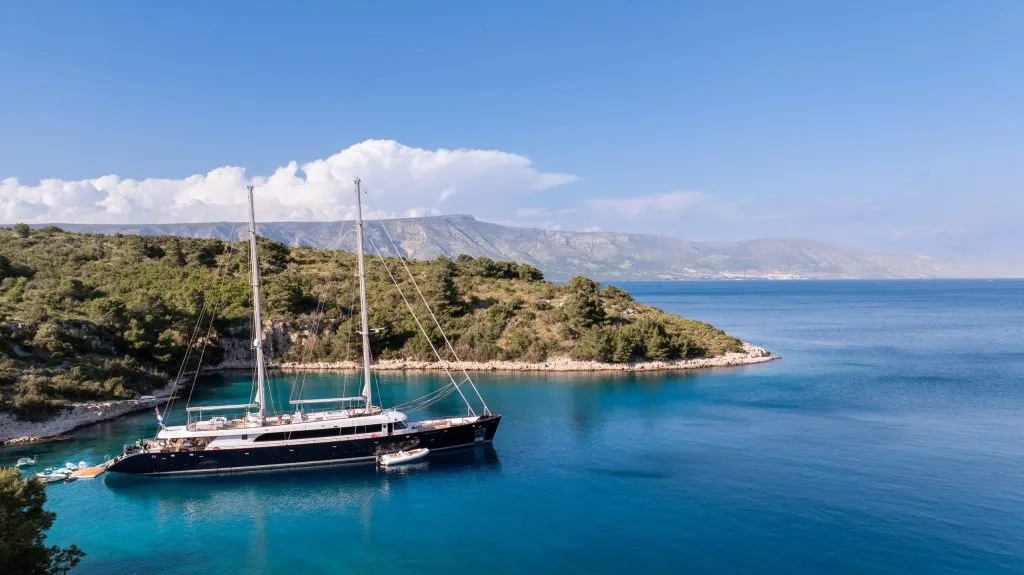 Yacht exterior image