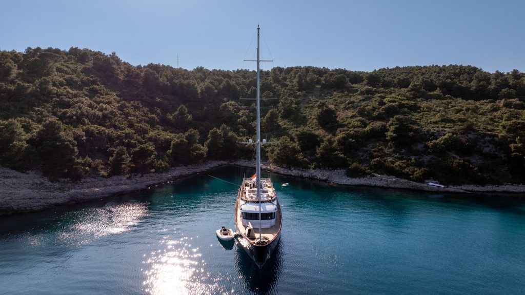 Yacht exterior image