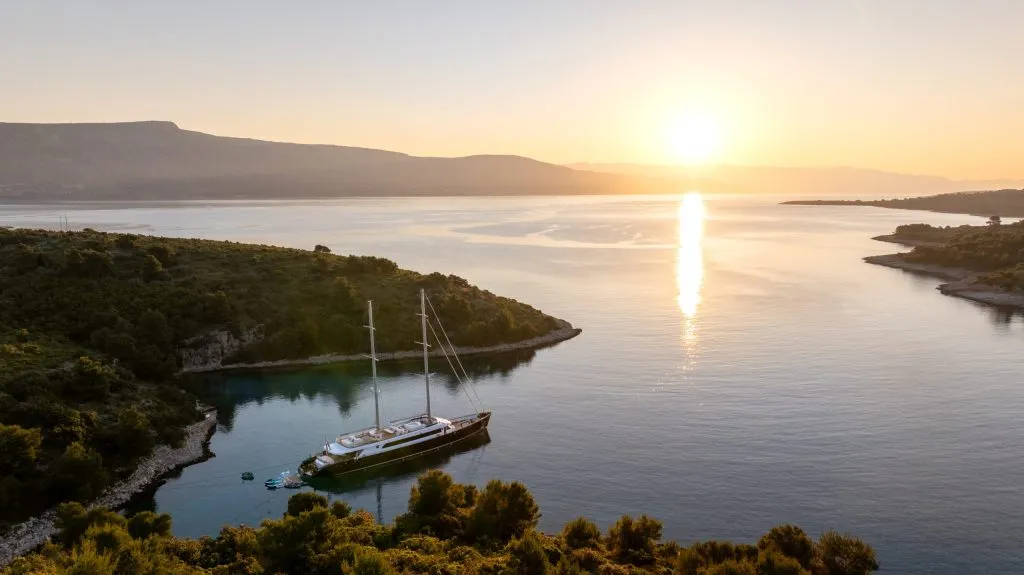 Yacht exterior image